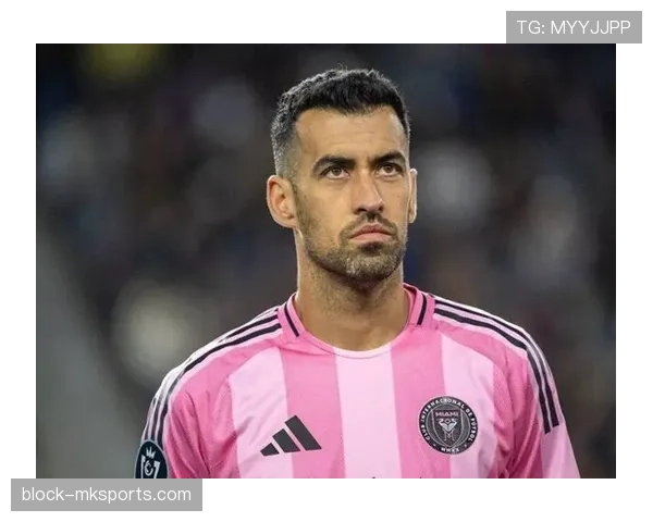 德容vs布斯克茨：中场大师的不同“位置”理解与战术核心差异