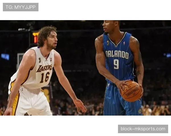 拉沙德·刘易斯无球跑动拉开空间，高效三分改变球队进攻结构