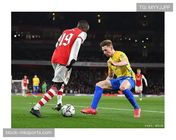 曼联成绩回暖背景下问题积聚，赛季稳定性面临考验，关键战表现受关注